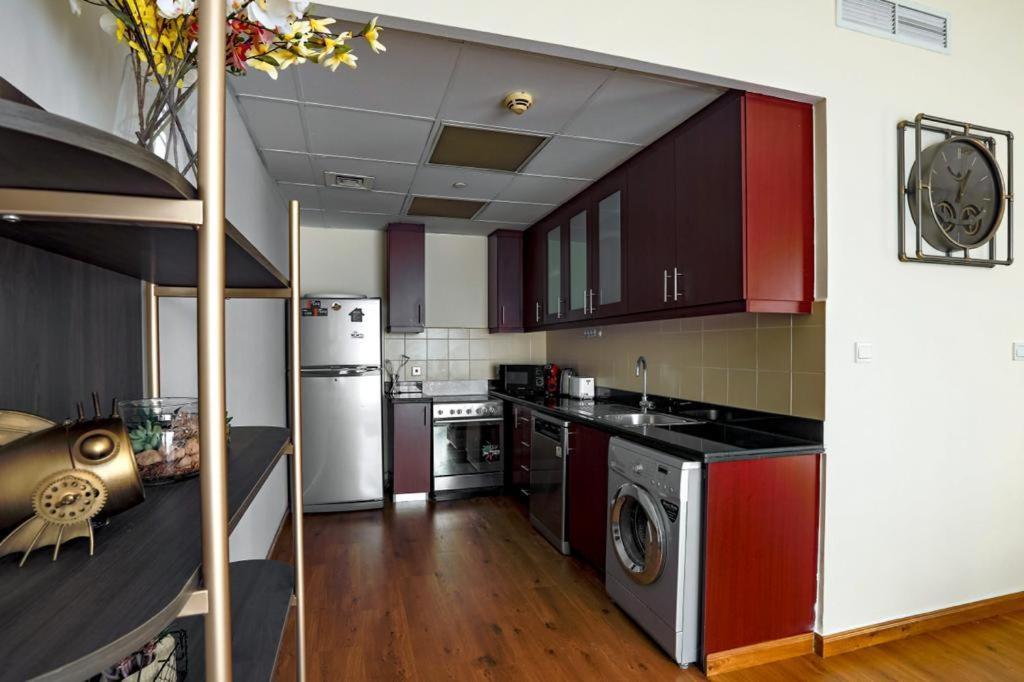 Beautiful Stylish 1 Bedroom By The Jbr ! Apartment *