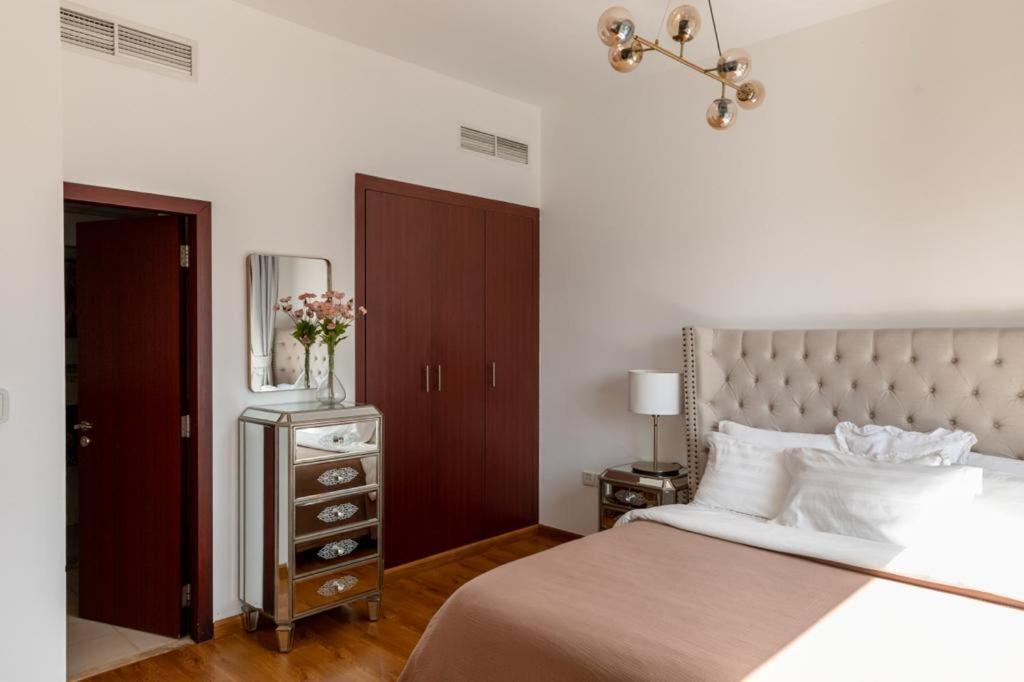 Beautiful Stylish 1 Bedroom By The Jbr ! * Dubai